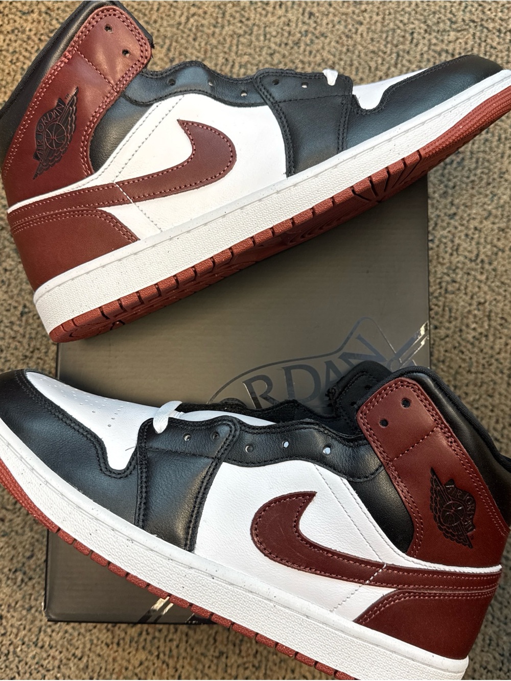 Jordan 1 Mid SE Dark Pony - Black/White/Maroon